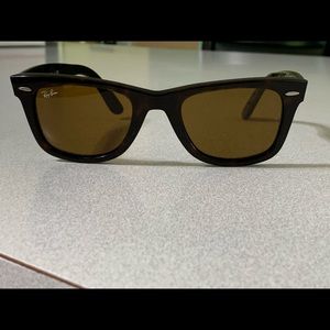 Ray-Ban Wayfarer Sunglasses with Case